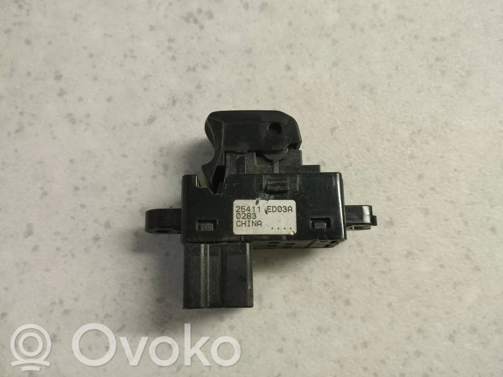 Nissan Navara D40 Electric window control switch 