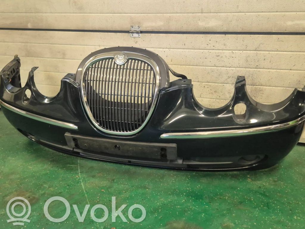 Priekinis bamperis   4R8317E898A,4R8315A279A,4R8315K233A
