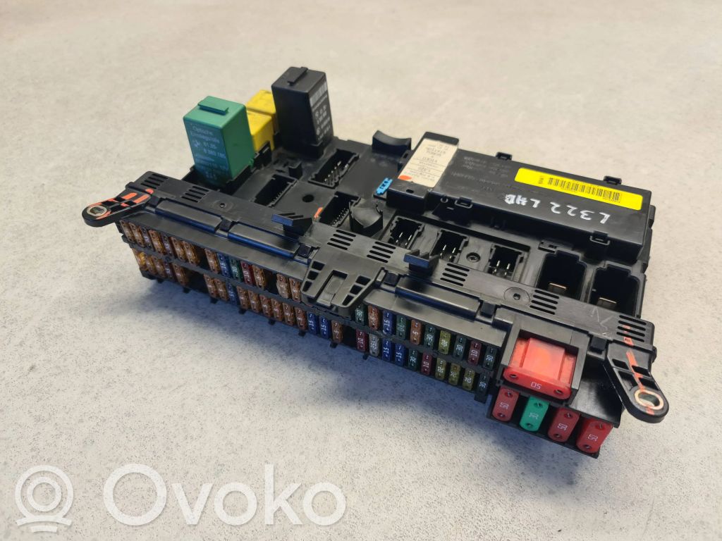 Land Rover Range Rover L322 Ramka / Moduł bezpieczników 