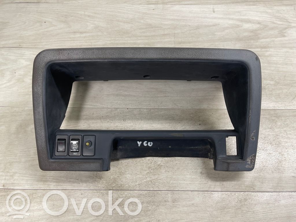 Nissan Patrol Y60 Ramka wyświetlacza Head Up deski rozdzielczej 