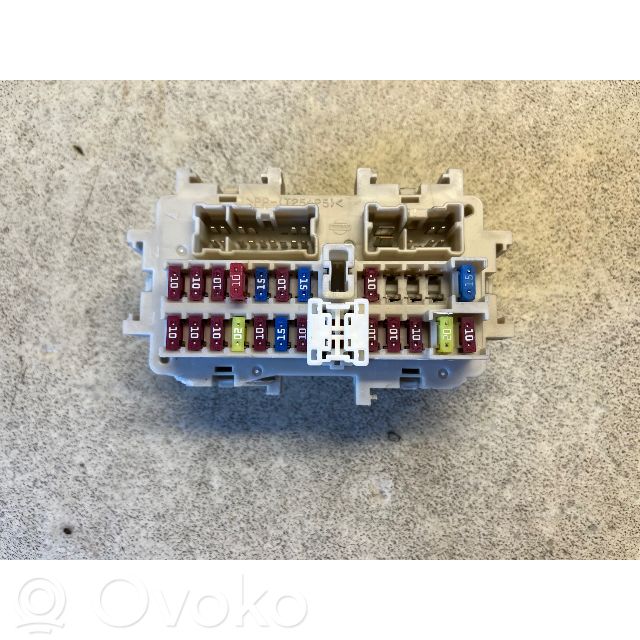 Ramka / Moduł bezpieczników   1052918,J0832,2G20