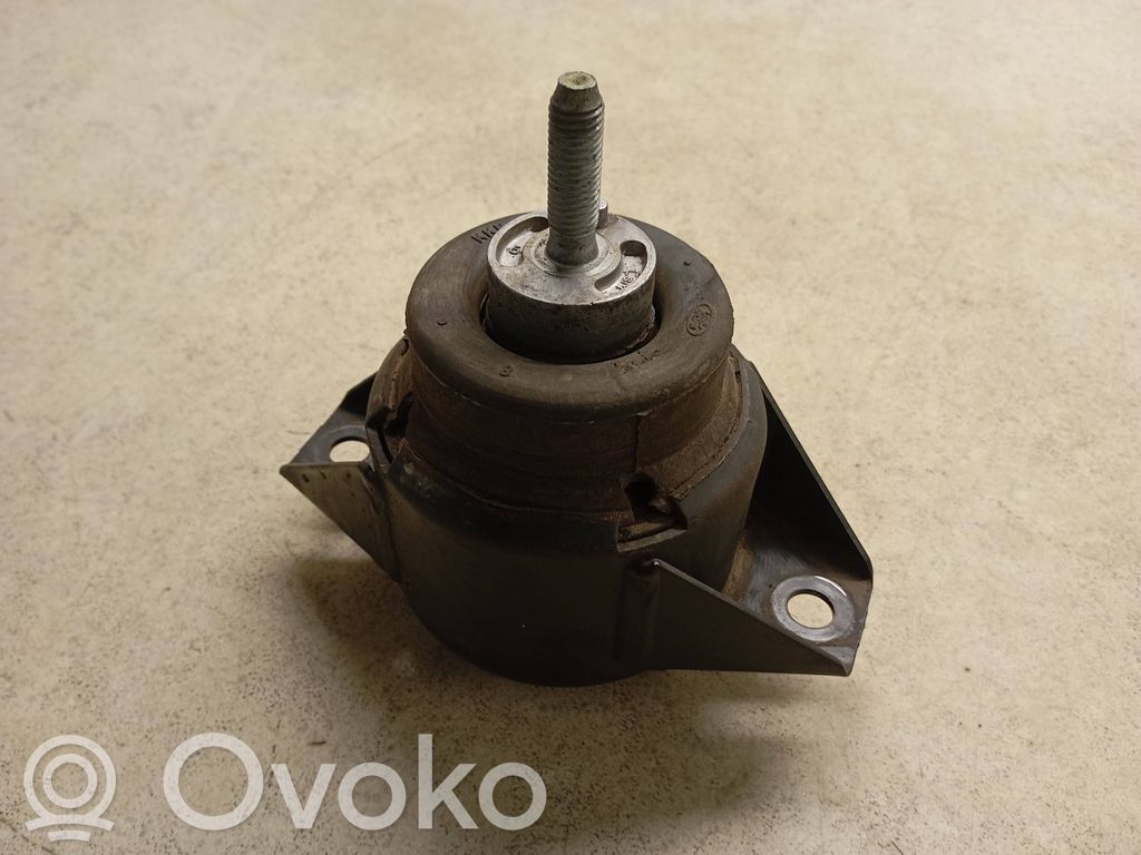 Land Rover Defender Engine mount bracket 