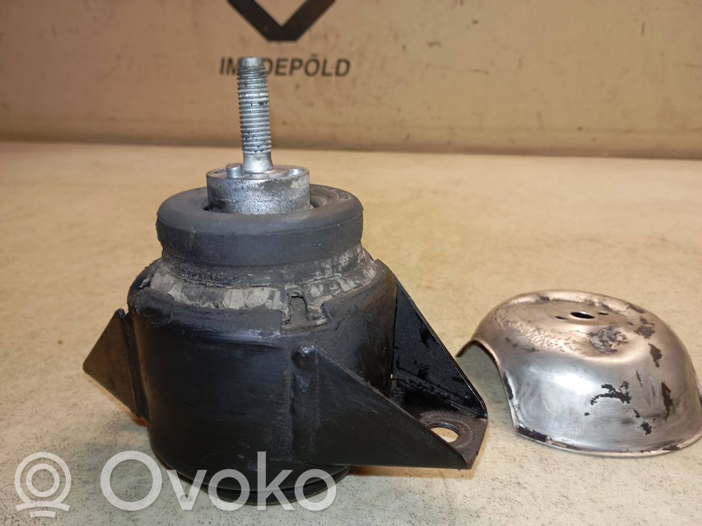 Land Rover Defender Engine mount bracket 