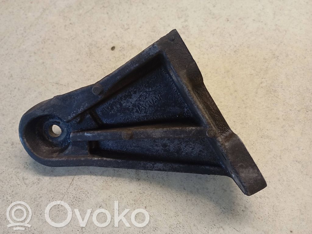 Jaguar XF X250 Engine mounting bracket 