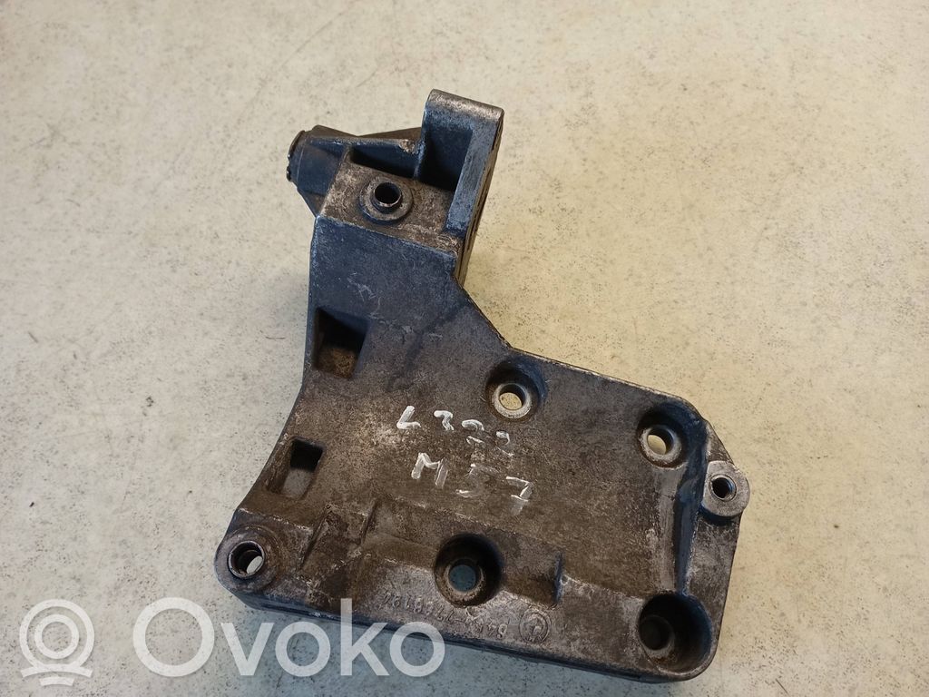 Land Rover Range Rover L322 A/C compressor mount bracket 