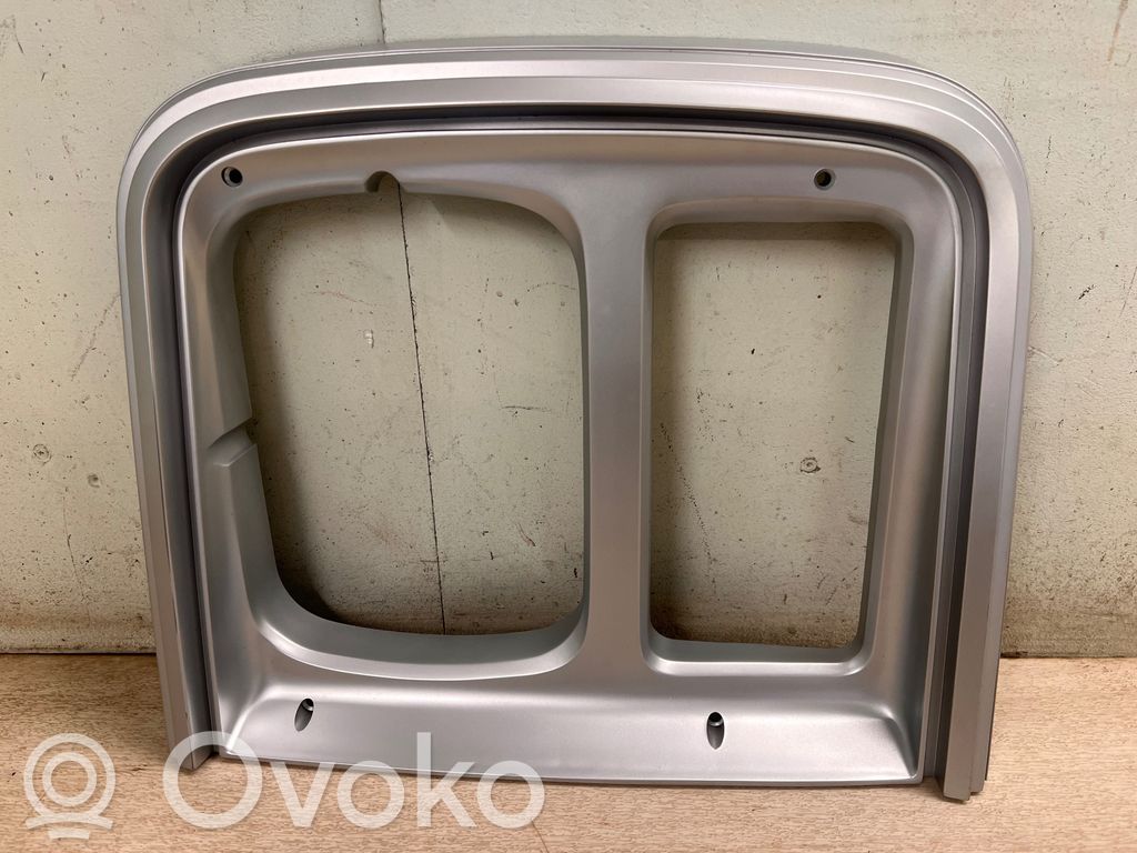 Listwa pod lampę przednią   15596113