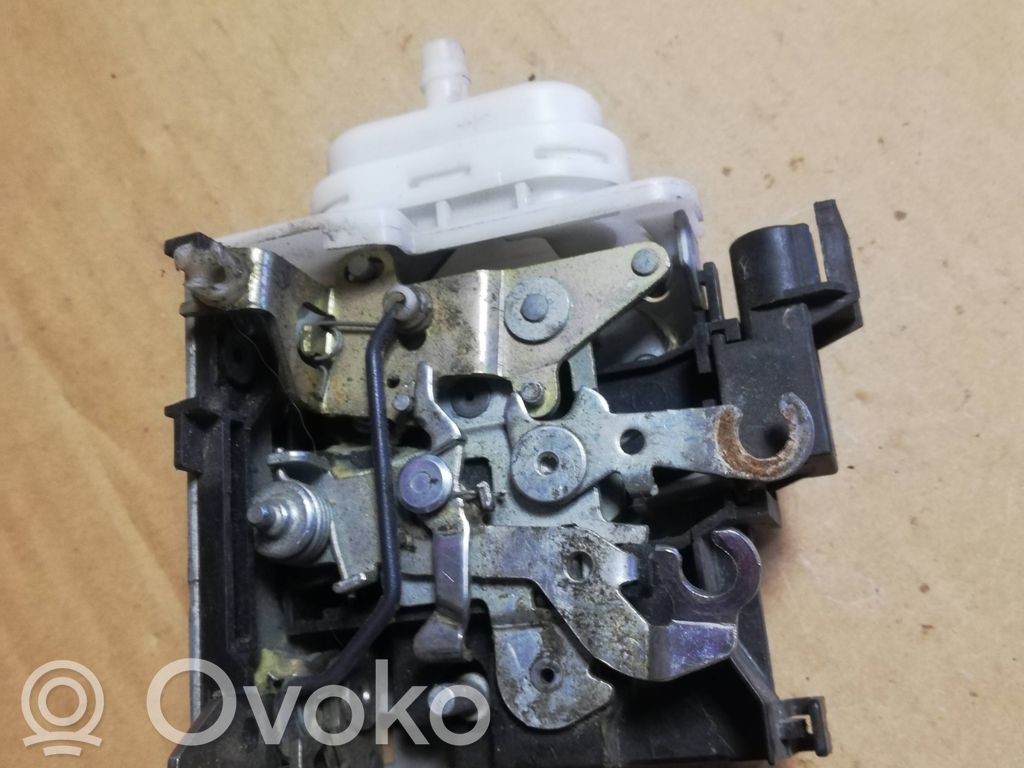Audi A4 S4 B5 8D Front door lock 