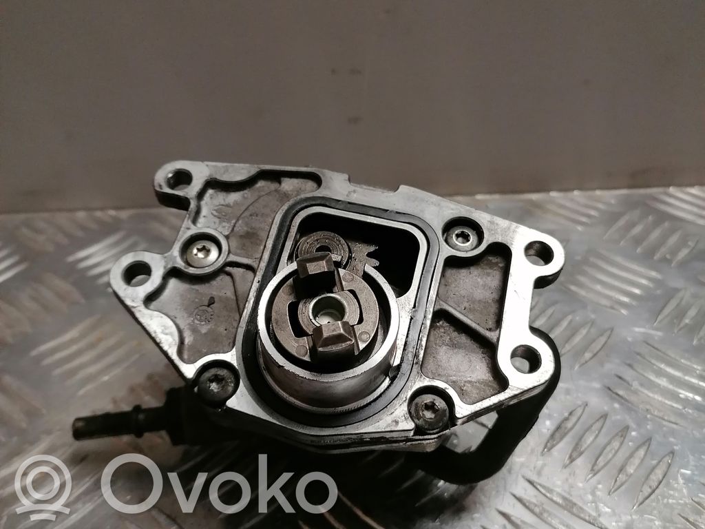 Opel Omega B1 Alipainepumppu 