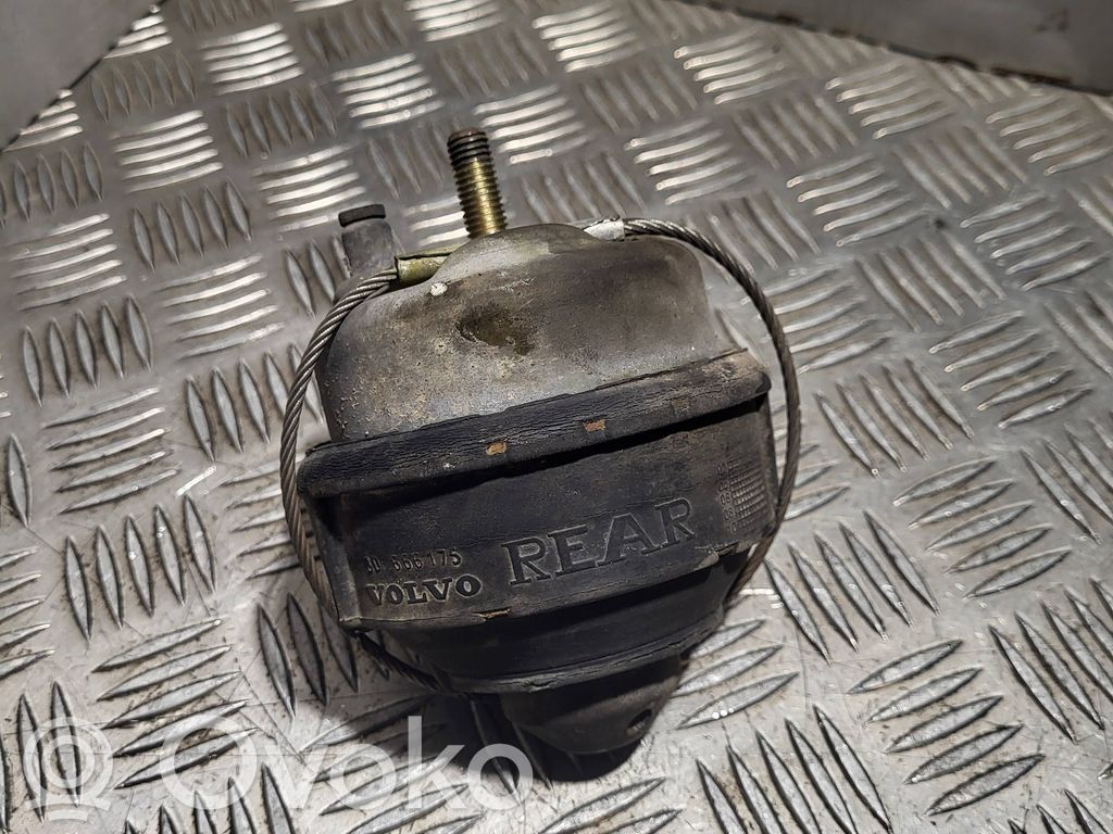 Volvo XC90 Engine mount bracket 