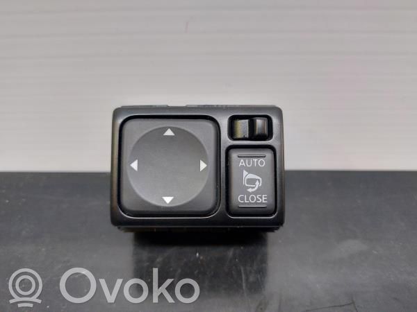 Wing mirror switch