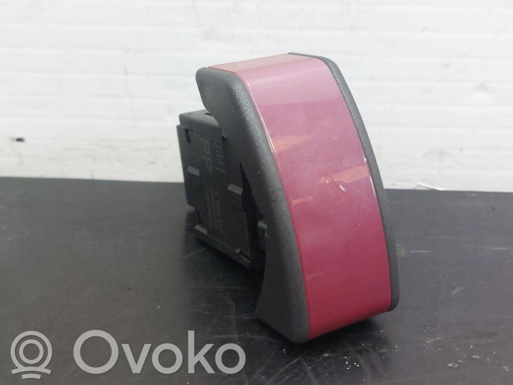Hazard light switch   13539900
