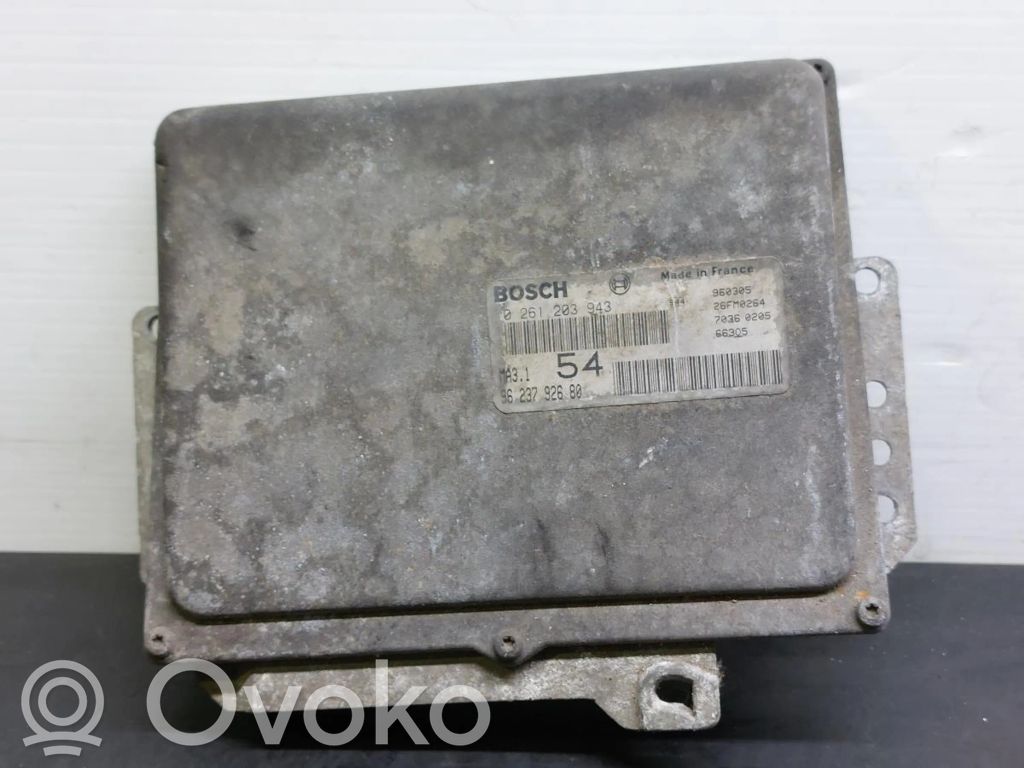 Unidad de control/módulo del motor   261203943