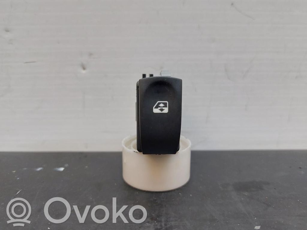 Electric window control switch   8200214936