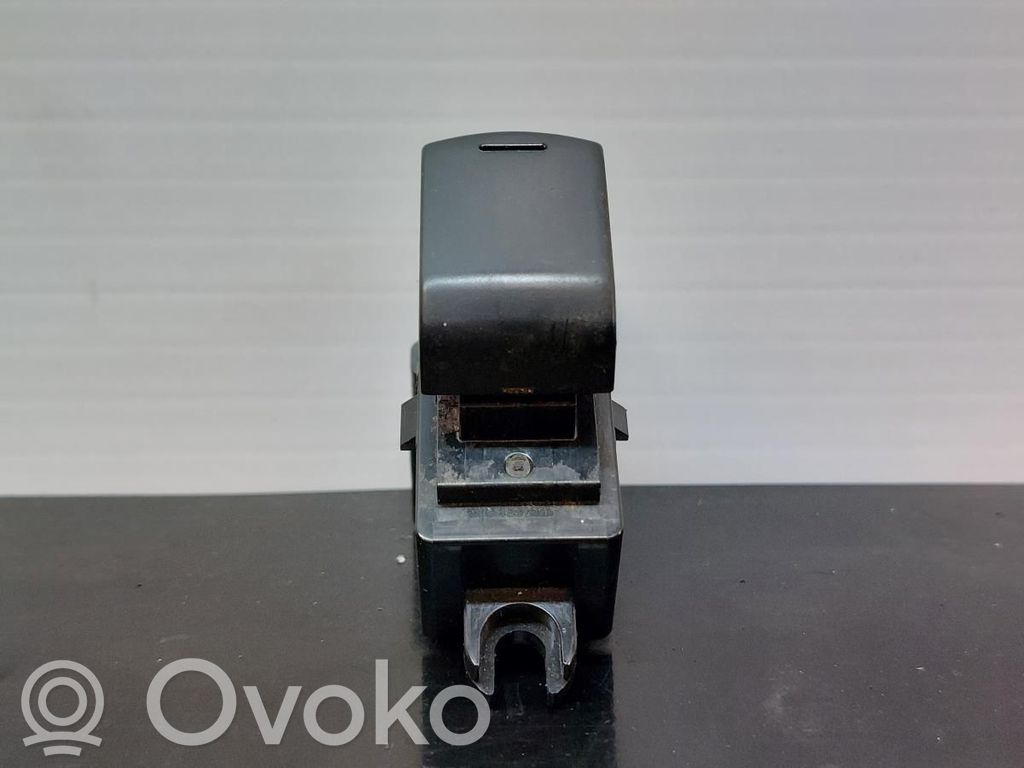 Interruptor del elevalunas eléctrico   25411BR00A