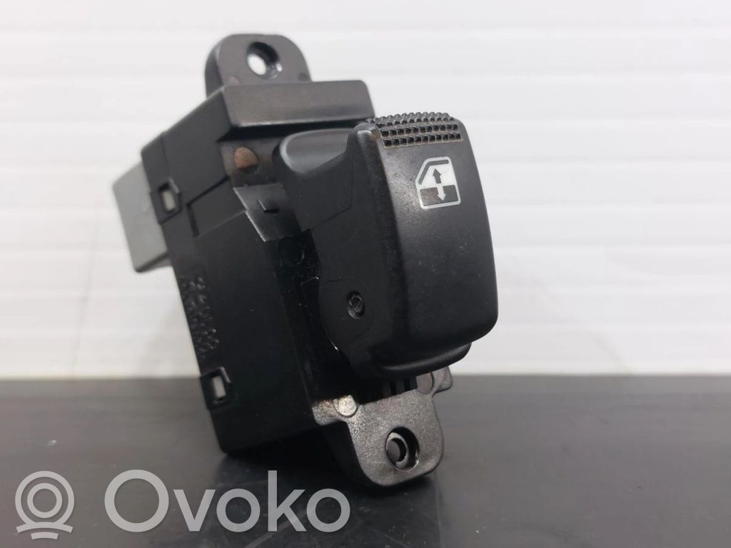 Electric window control switch   935782D000