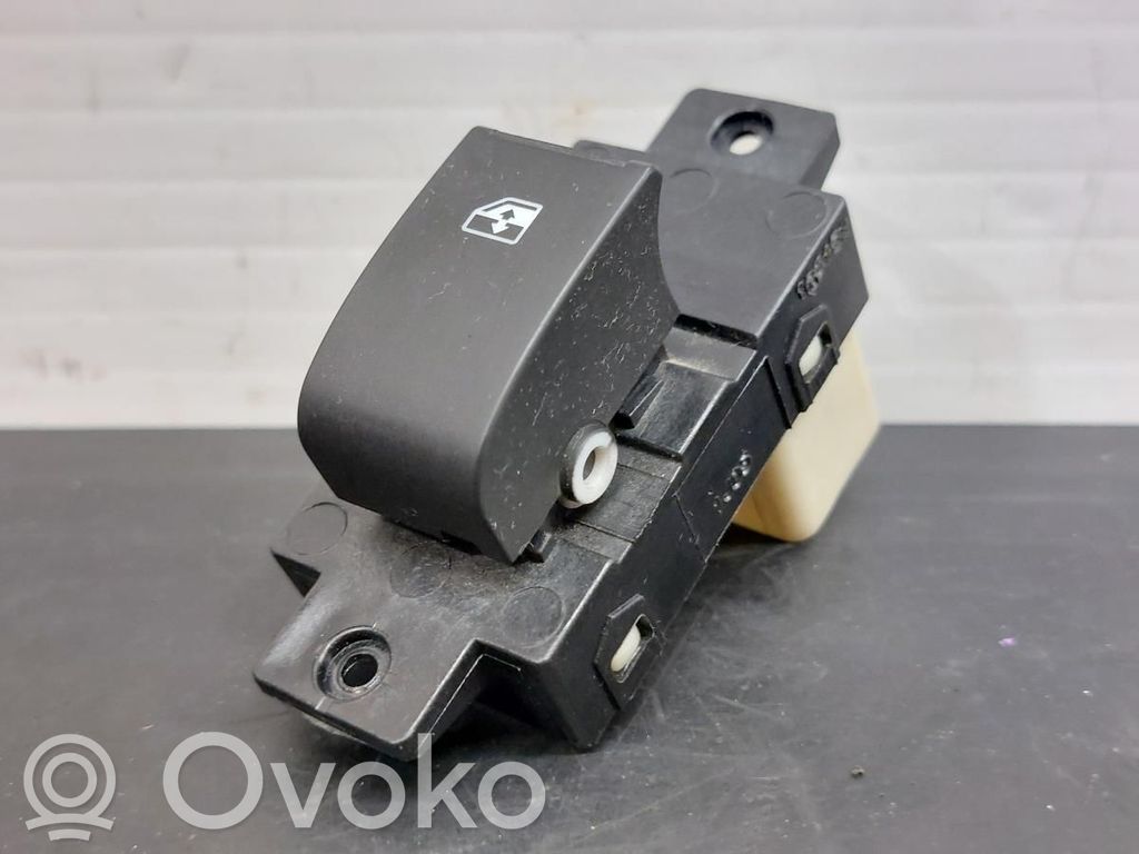 Electric window control switch   202005438