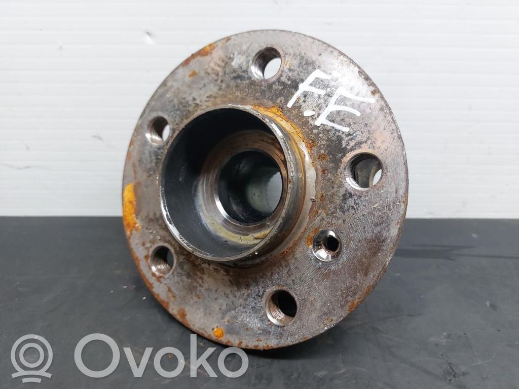 BMW 1 F40 Cojinete de bolas de la rueda trasera 