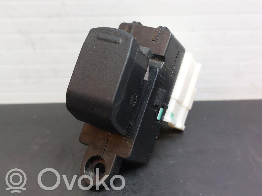 Interrupteur commade lève-vitre