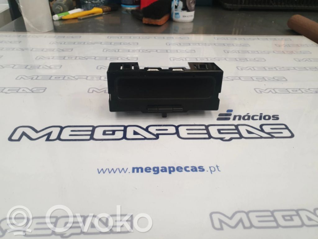Écran / affichage / petit écran   8200107839