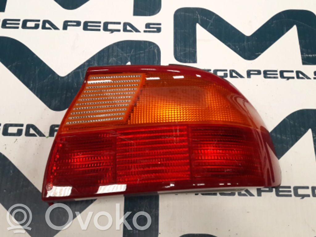 Ford Mondeo MK I Luci posteriori del portellone del bagagliaio