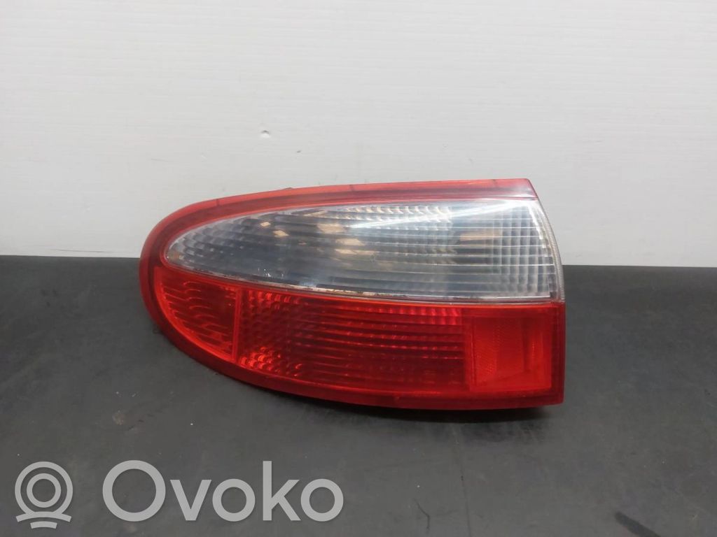 Tailgate rear/tail lights