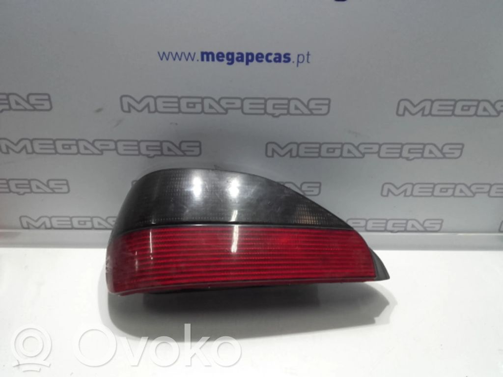 Peugeot 306 Galinis žibintas dangtyje 