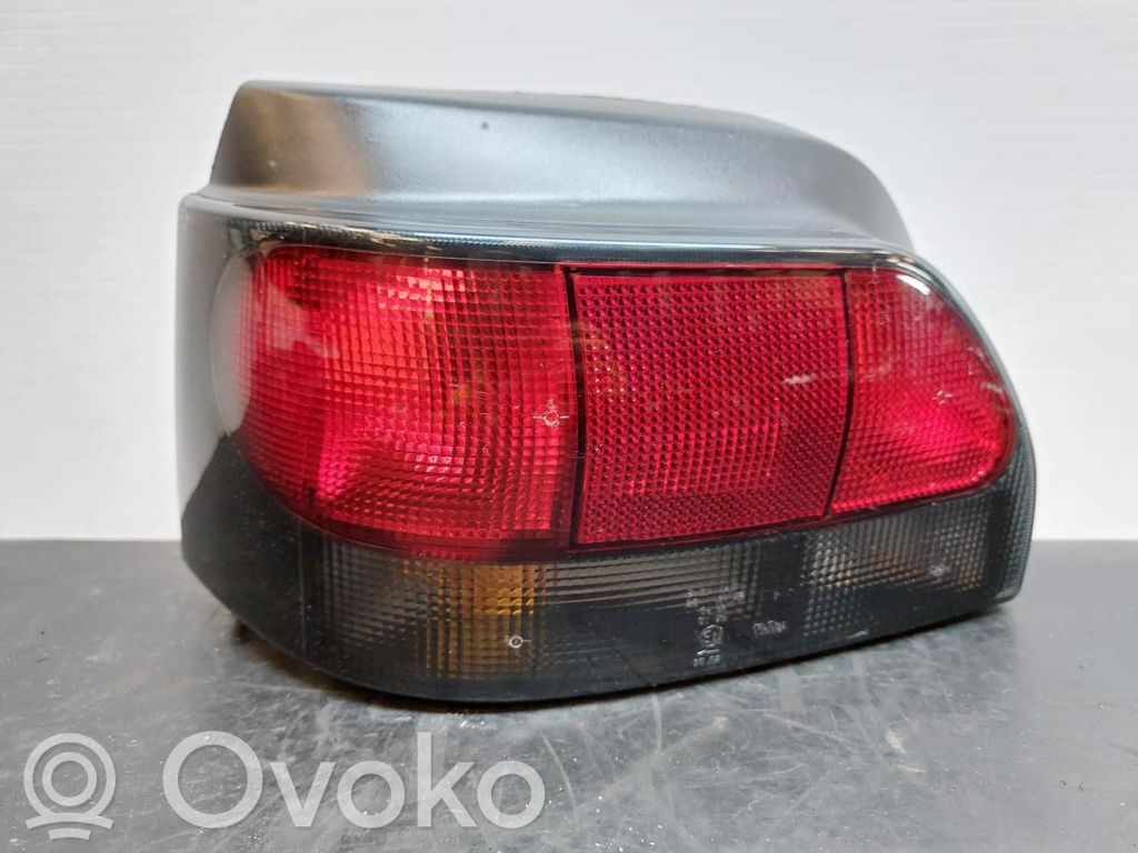 Renault Clio I Lampy tylnej klapy bagażnika 