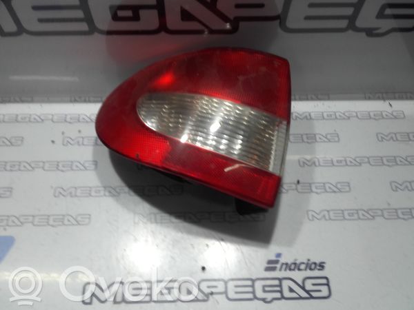 Galinis žibintas dangtyje   7700428058,1MODELO