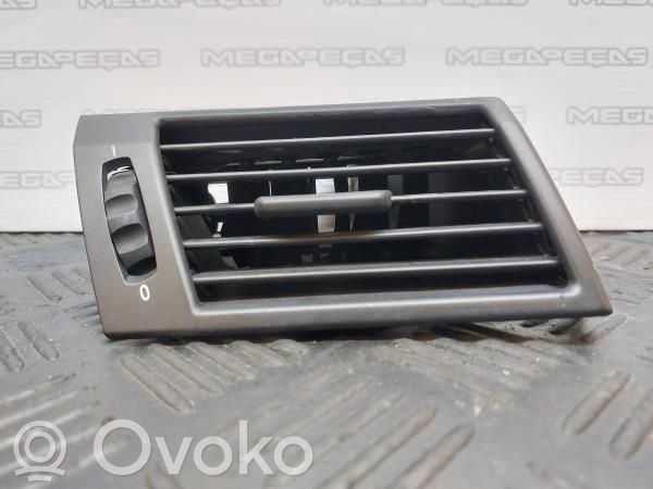 BMW X3 E83 Rejilla de ventilación central del panel 