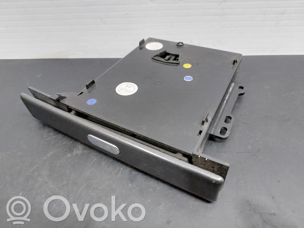 Glove box   XR8354045C22
