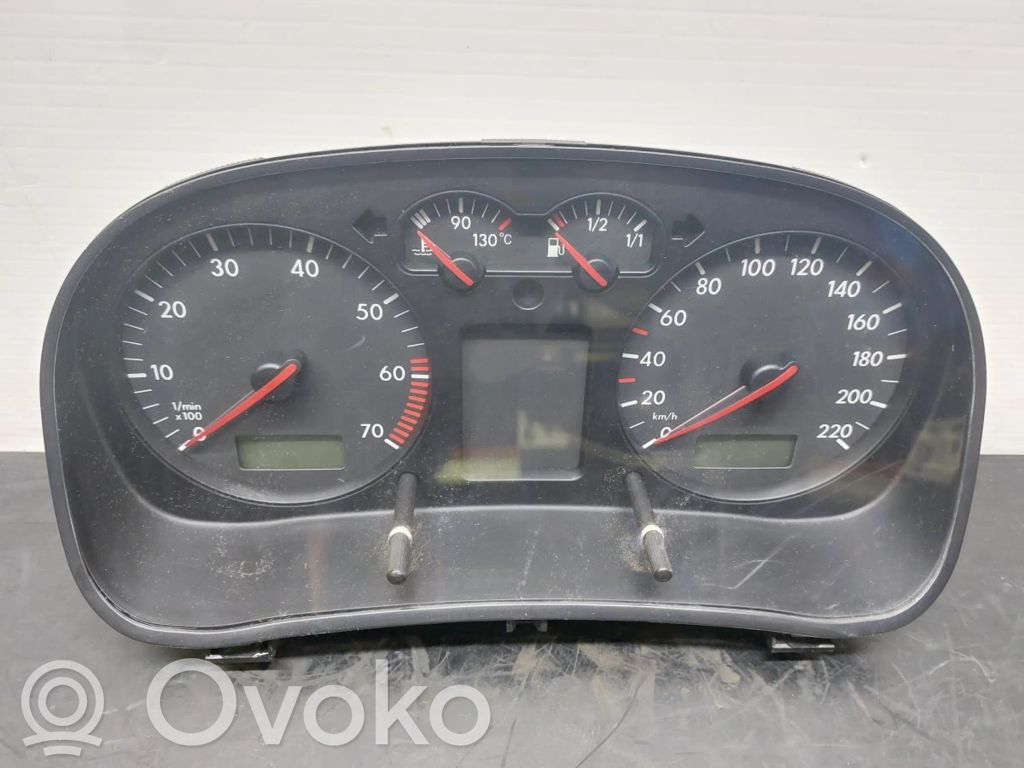 Volkswagen Golf IV Nopeusmittari (mittaristo) 