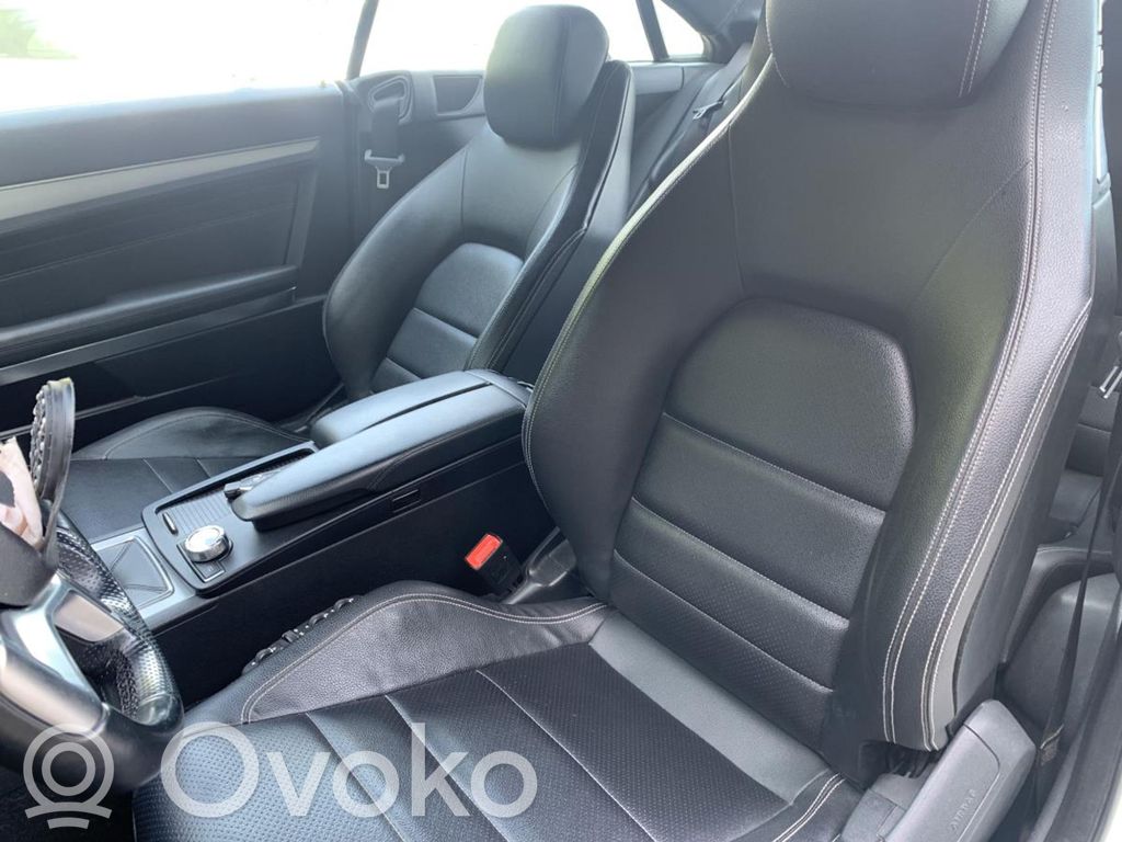 Mercedes-Benz E C207 W207 Set scaune 