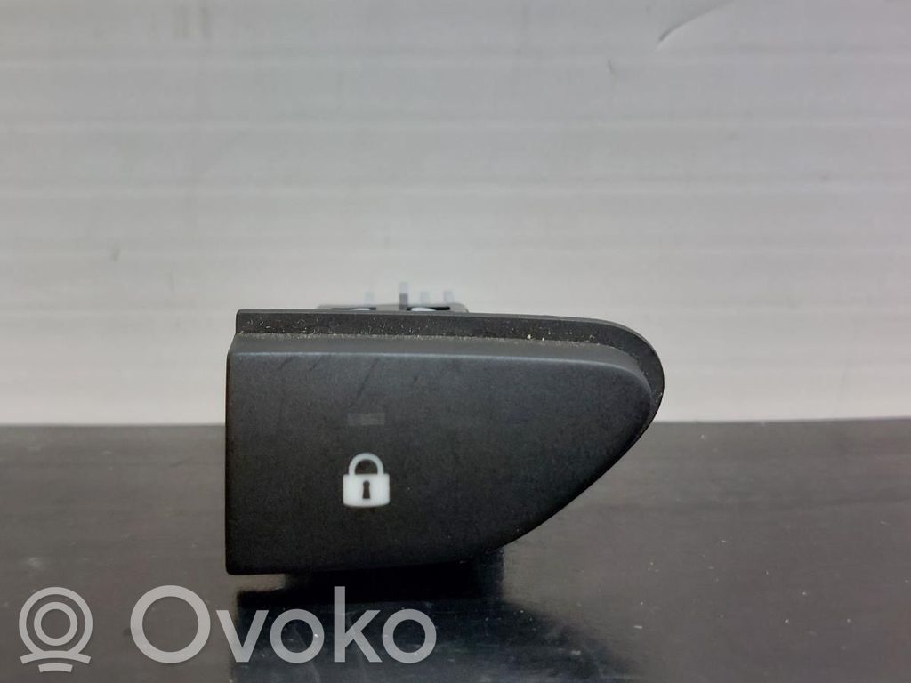 Renault Clio IV Central locking switch button 