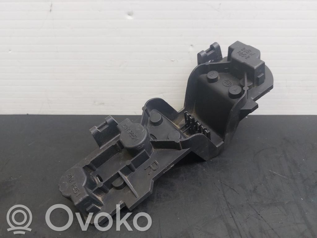 Opel Corsa A Takavalon polttimon suojan pidike 