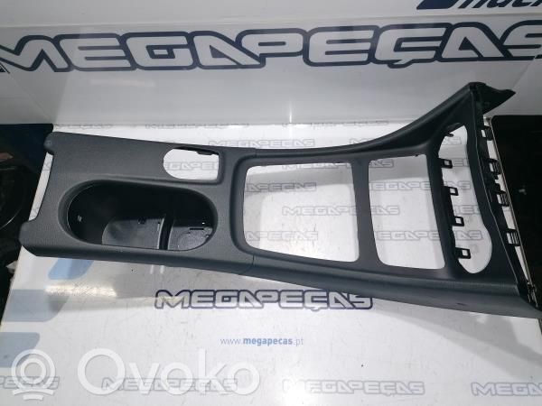 Mercedes-Benz A W176 Mascherina unità principale autoradio/GPS
