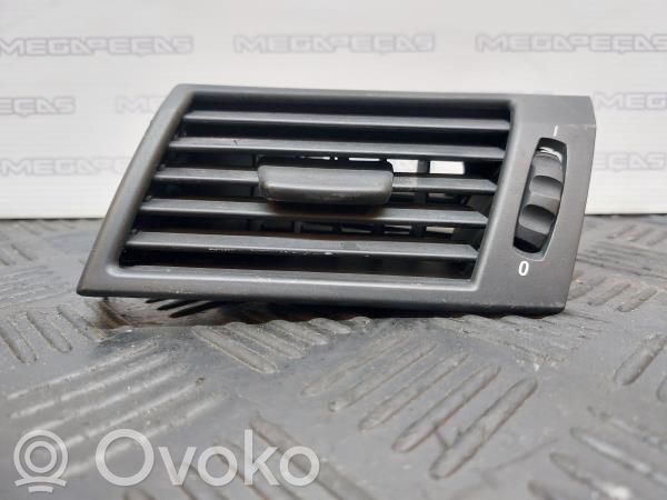 BMW X3 E83 Rejilla de ventilación central del panel 