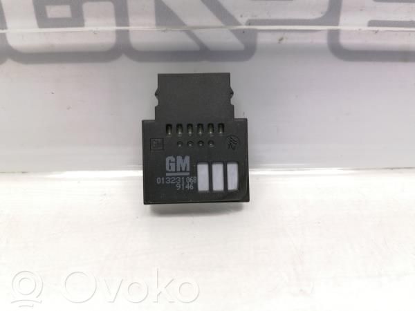 Sensor de temperatura del aire externo/exterior   13231068