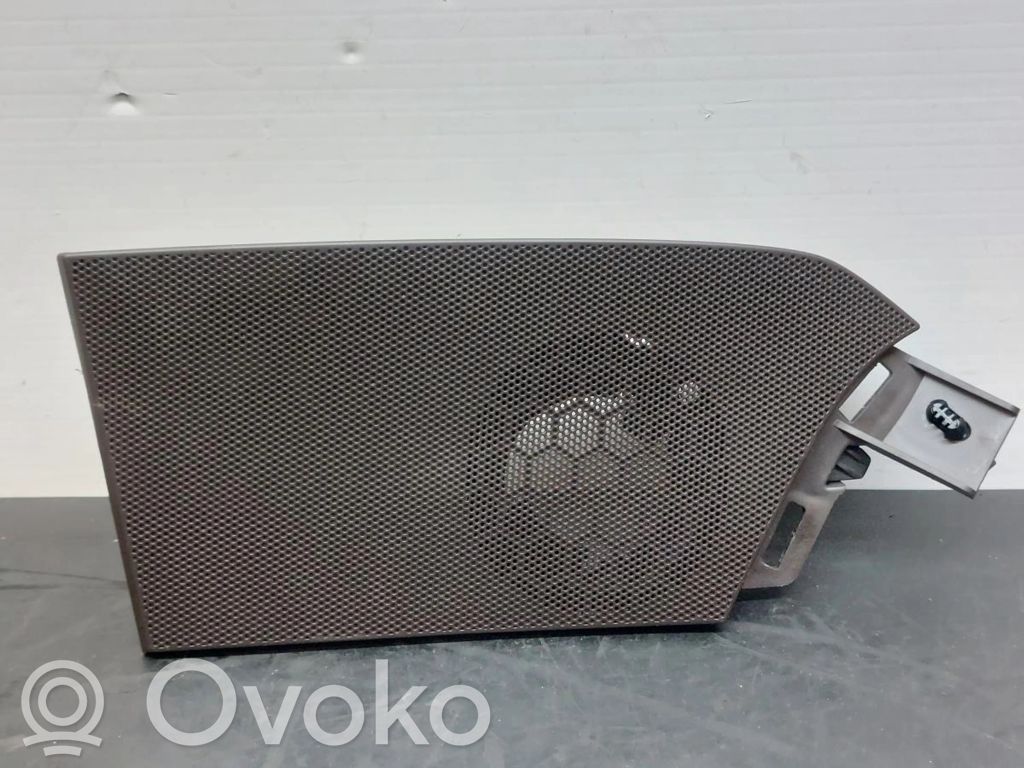 Sivukaiuttimen suoja   682104659R