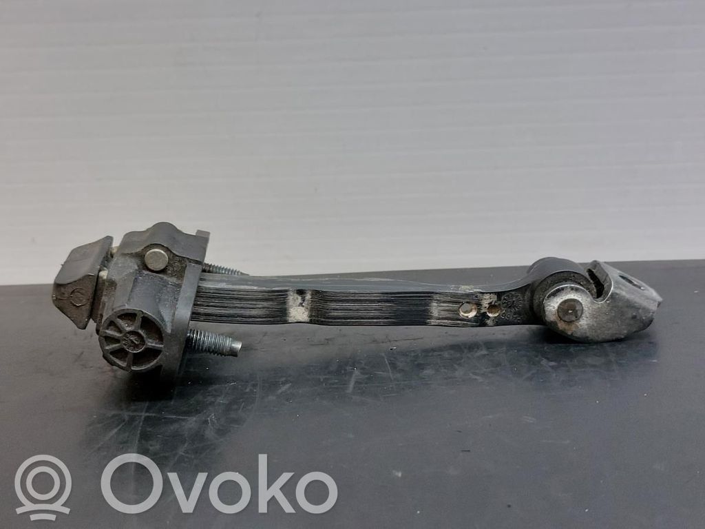 Ford Fiesta Etuoven pidätin 