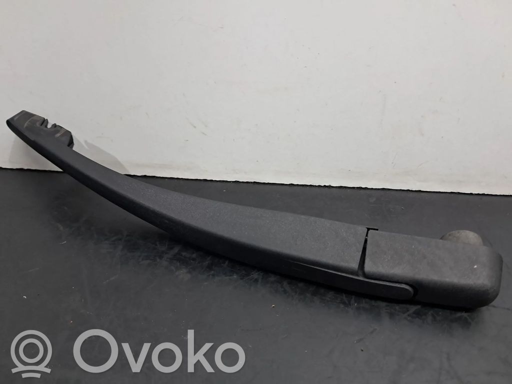 Peugeot 208 I Braccio della spazzola tergicristallo posteriore