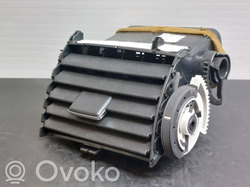 Toyota Avensis T270 Griglia di ventilazione centrale cruscotto 
