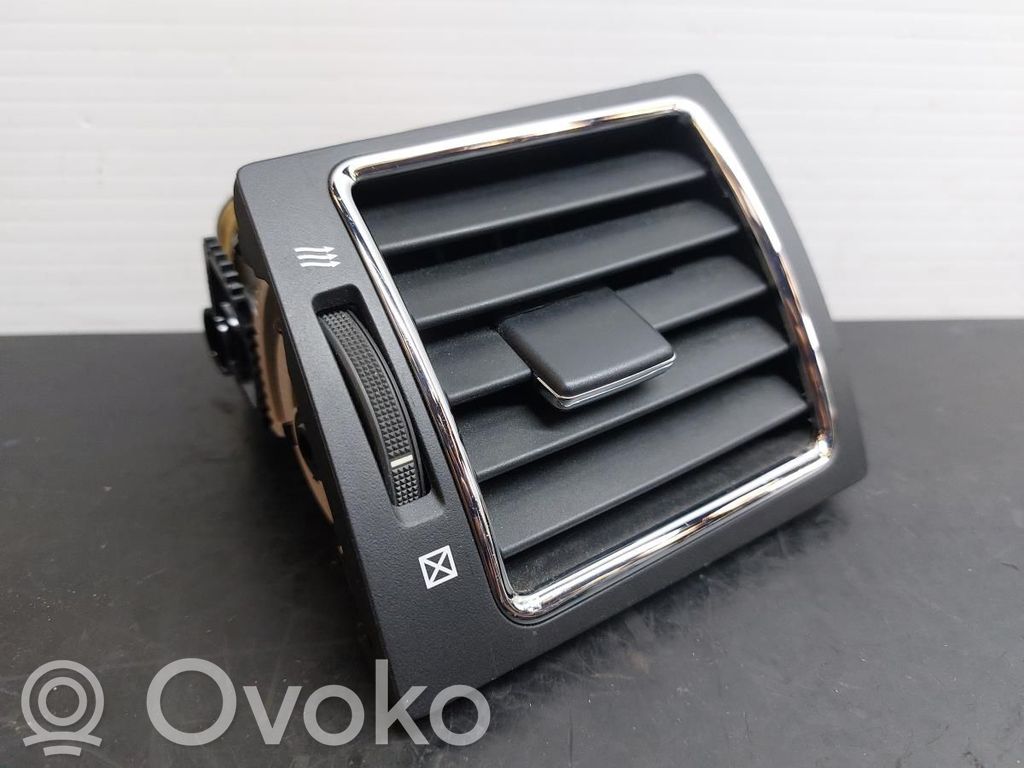 Toyota Avensis T270 Griglia di ventilazione centrale cruscotto