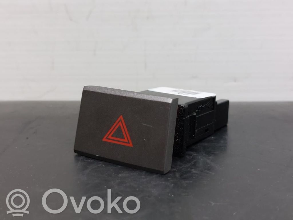 Hazard light switch   847402S450