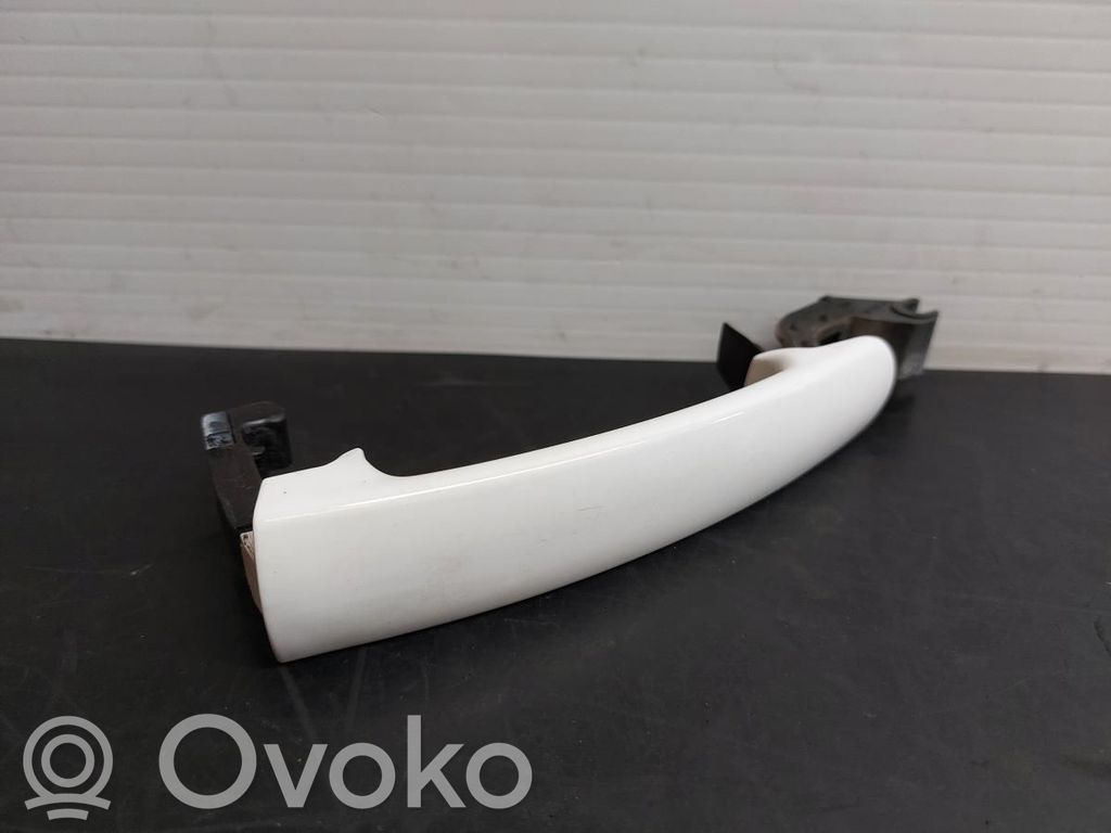 Etuoven ulkokahva   8J0837205