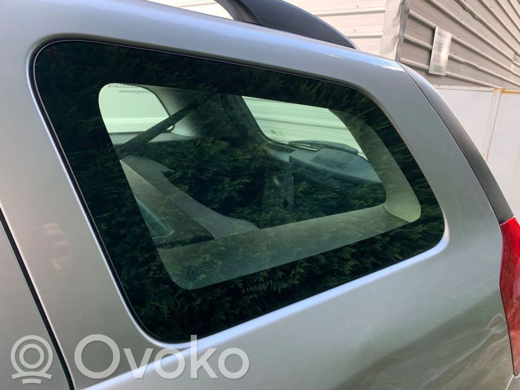 Vidrio lateral trasero   833070643R
