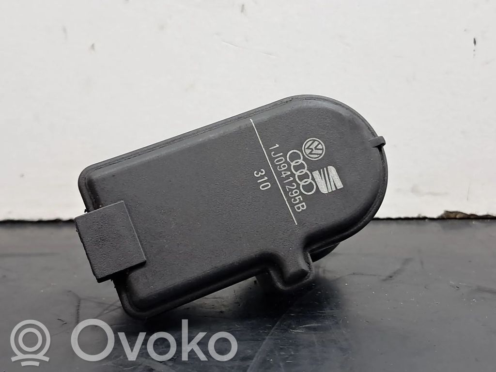 Scheinwerferstellmotor   1J0941295B