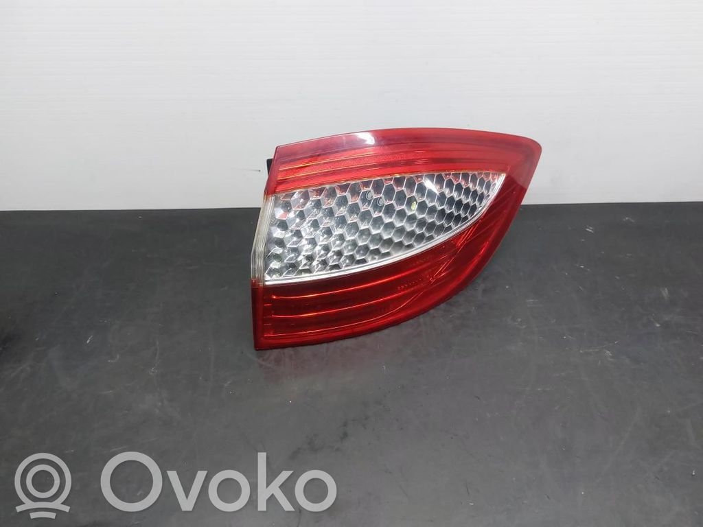 Ford Mondeo MK IV Lampă spate în caroserie 