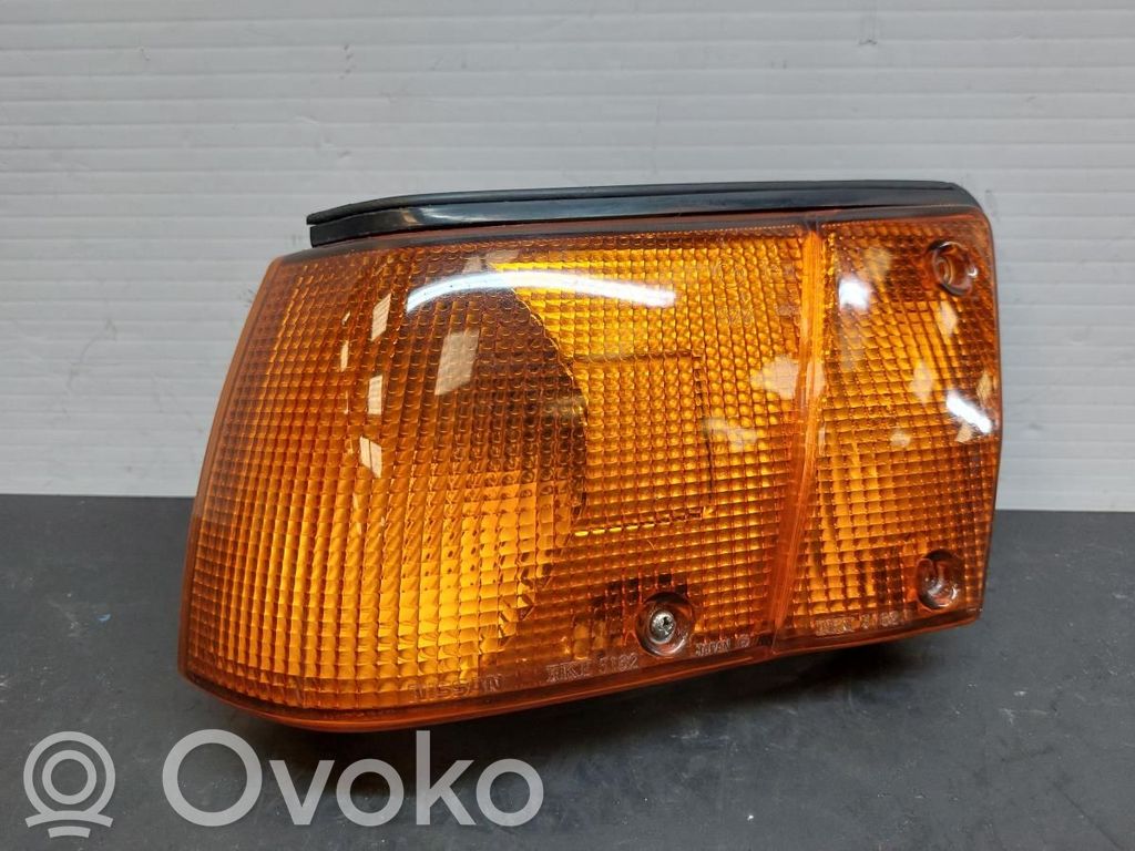 Nissan Sunny Lampă semnalizare bară față 