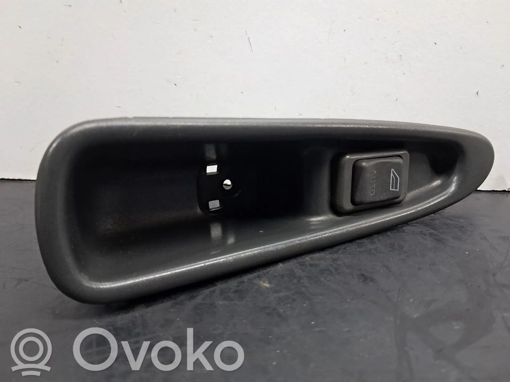 Electric window control switch   03458221,883327,883329,883331
