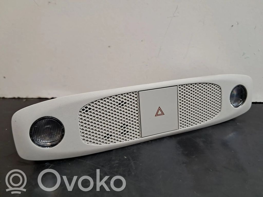 Tesla Model Y Botón interruptor de luz de peligro 